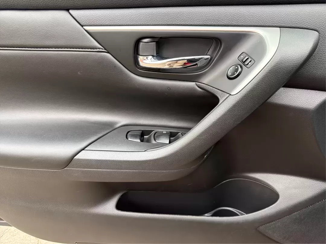 2015 Nissan Altima 2.5 S (1N4AL3AP2FC) with an 2.5L I-4 DOHC engine, located at 1230 East Main St, Xenia, OH, 45385, (937) 908-9800, 39.688026, -83.910172 - 2015 Nissan Altima 2.5 S - Photo#18