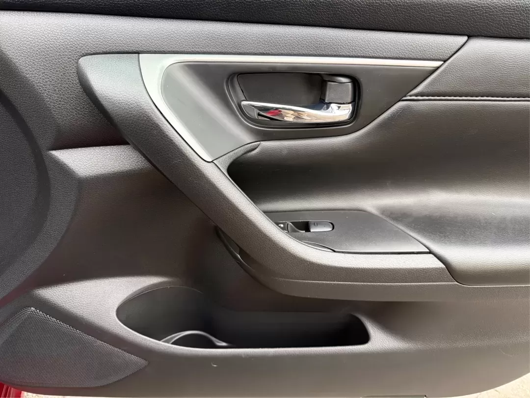 2015 Nissan Altima 2.5 S (1N4AL3AP2FC) with an 2.5L I-4 DOHC engine, located at 1230 East Main St, Xenia, OH, 45385, (937) 908-9800, 39.688026, -83.910172 - 2015 Nissan Altima 2.5 S - Photo#19