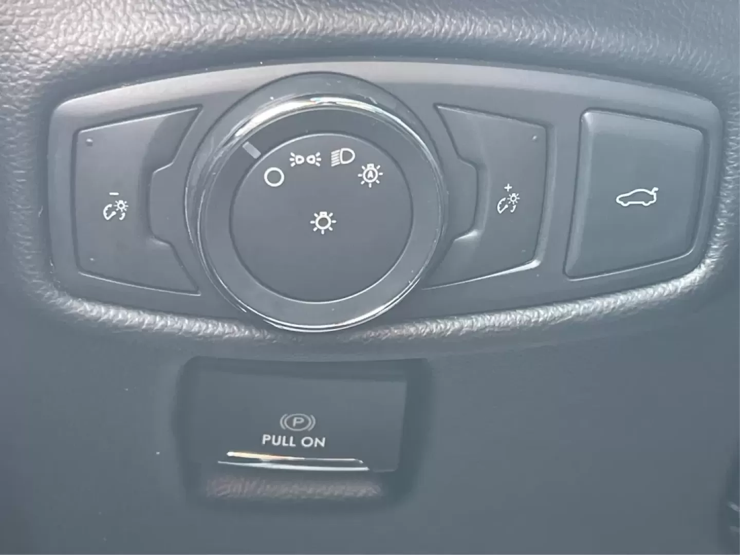 2017 Lincoln MKZ Reserve (3LN6L5FC1HR) with an 3.7L V6 DOHC 24V engine, 6A transmission, located at 1230 East Main St, Xenia, OH, 45385, (937) 908-9800, 39.688026, -83.910172 - Are you ready to elevate your daily commute or weekend getaways? Look no further than this stunning 2017 Lincoln MKZ Reserve, the perfect sedan for those who appreciate luxury and performance. At Advantage Car and Credit - Piqua, located at 8750 N County Rd 25A in Piqua, OH 45356, we offer flexible - Photo#17