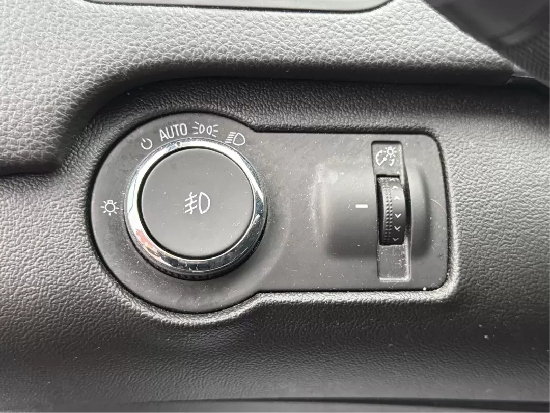 2016 Buick Regal Turbo Premium II (2G4GS5GX7G9) with an 2L I-4 gasoline direct injection engine, located at 8750 N County Rd 25A, Piqua, OH, 45356, (937) 908-9800, 40.164391, -84.232513 - **Discover the Perfect Blend of Luxury and Affordability with This 2016 Buick Regal at Advantage Car and Credit Piqua!**<br /> <br /> Are you in the market for a sophisticated sedan that effortlessly combines style, comfort, and performance? Look no further than this stunning 2016 Buick Regal Turbo - Photo#17