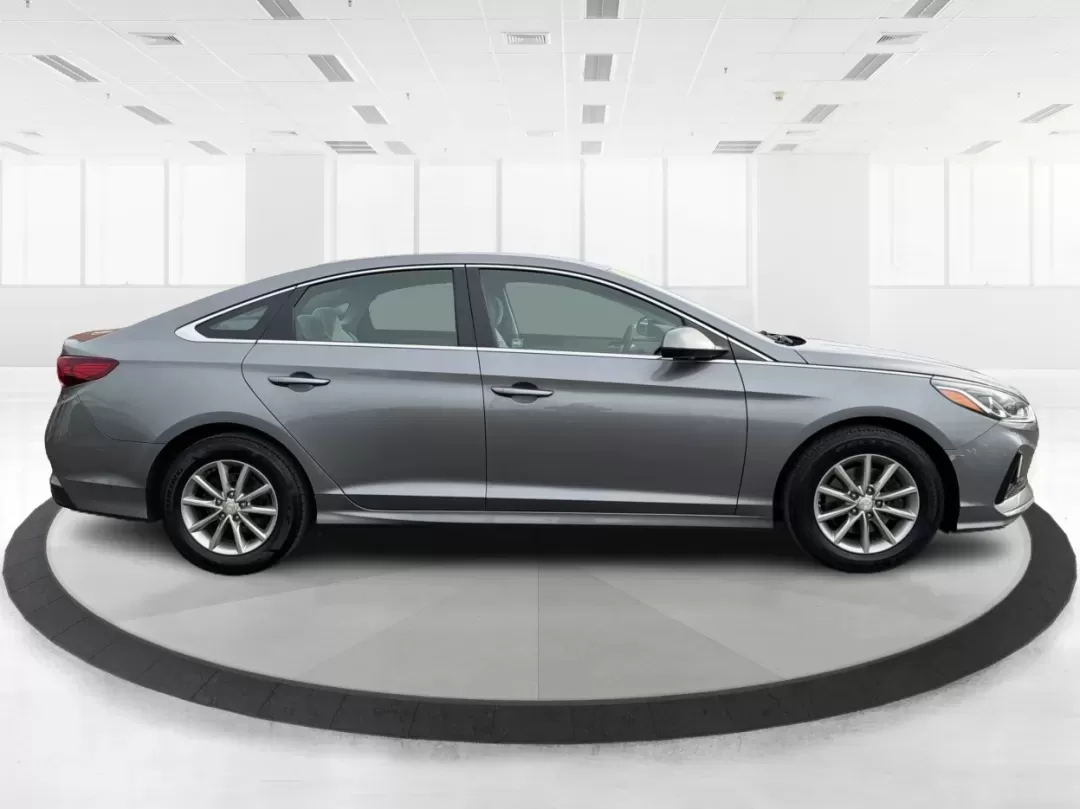 2018 Hyundai Sonata SE (5NPE24AF8JH) with an 2.4L I-4 gasoline direct injection engine, located at 8750 N County Rd 25A, Piqua, OH, 45356, (937) 908-9800, 40.164391, -84.232513 - **Elevate Your Daily Drive with the 2018 Hyundai Sonata SE Perfect for Commuters and Families Alike!**<br /> <br /> Are you looking for a reliable and stylish sedan that fits seamlessly into your busy lifestyle? Look no further than the 2018 Hyundai Sonata SE, available now at Advantage Car and Cre - Photo#1