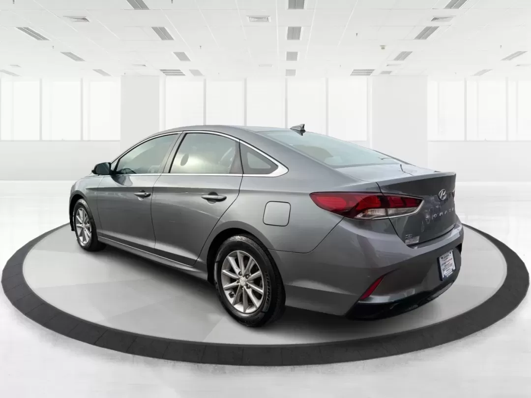 2018 Hyundai Sonata SE (5NPE24AF8JH) with an 2.4L I-4 gasoline direct injection engine, located at 8750 N County Rd 25A, Piqua, OH, 45356, (937) 908-9800, 40.164391, -84.232513 - **Elevate Your Daily Drive with the 2018 Hyundai Sonata SE Perfect for Commuters and Families Alike!**<br /> <br /> Are you looking for a reliable and stylish sedan that fits seamlessly into your busy lifestyle? Look no further than the 2018 Hyundai Sonata SE, available now at Advantage Car and Cre - Photo#4