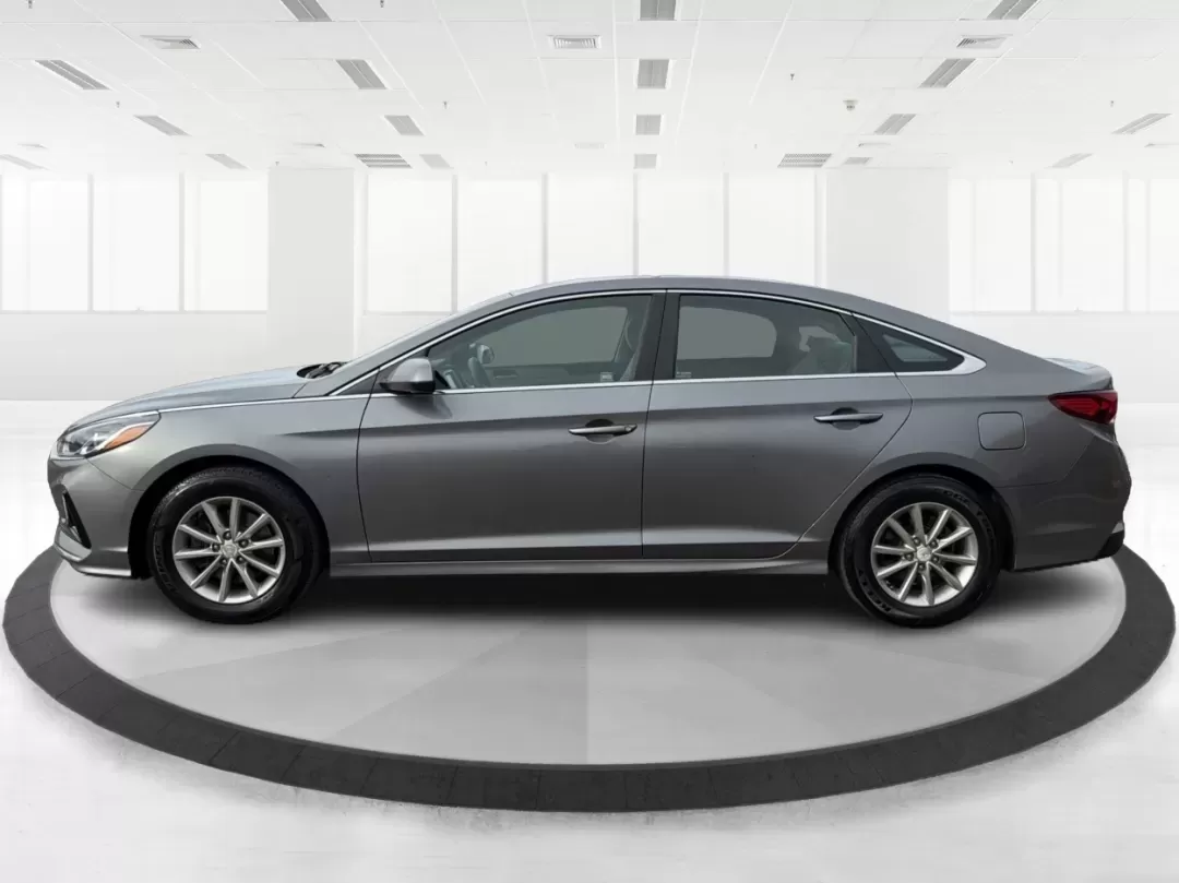 2018 Hyundai Sonata SE (5NPE24AF8JH) with an 2.4L I-4 gasoline direct injection engine, located at 8750 N County Rd 25A, Piqua, OH, 45356, (937) 908-9800, 40.164391, -84.232513 - **Elevate Your Daily Drive with the 2018 Hyundai Sonata SE Perfect for Commuters and Families Alike!**<br /> <br /> Are you looking for a reliable and stylish sedan that fits seamlessly into your busy lifestyle? Look no further than the 2018 Hyundai Sonata SE, available now at Advantage Car and Cre - Photo#5