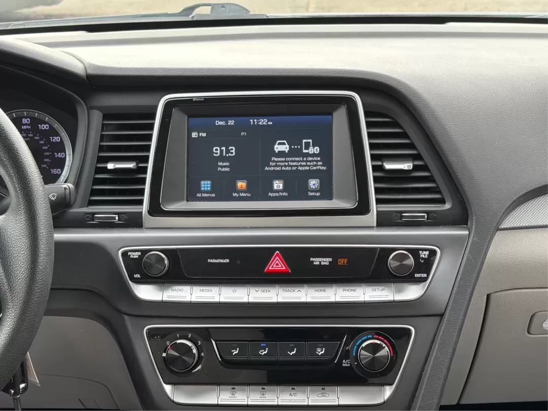 2018 Hyundai Sonata SE (5NPE24AF8JH) with an 2.4L I-4 gasoline direct injection engine, located at 8750 N County Rd 25A, Piqua, OH, 45356, (937) 908-9800, 40.164391, -84.232513 - **Elevate Your Daily Drive with the 2018 Hyundai Sonata SE Perfect for Commuters and Families Alike!**<br /> <br /> Are you looking for a reliable and stylish sedan that fits seamlessly into your busy lifestyle? Look no further than the 2018 Hyundai Sonata SE, available now at Advantage Car and Cre - Photo#11