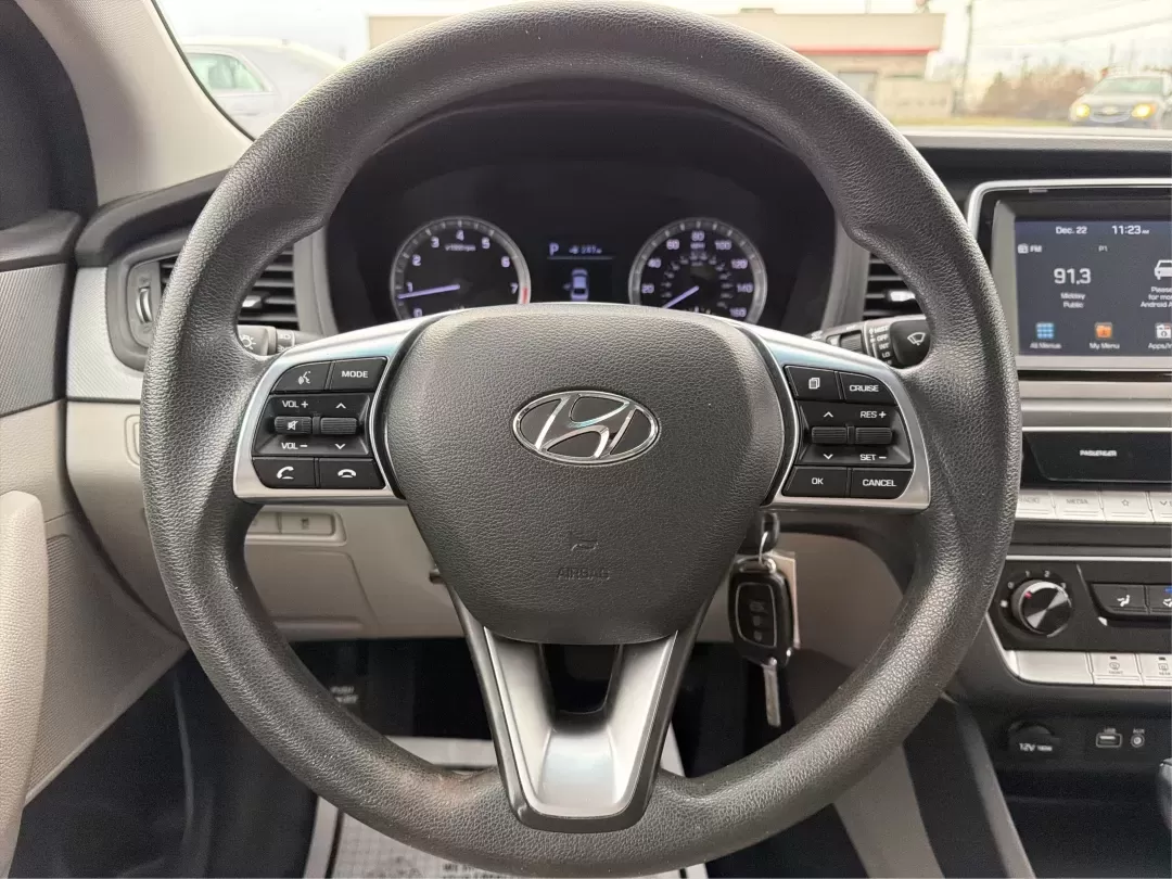 2018 Hyundai Sonata SE (5NPE24AF8JH) with an 2.4L I-4 gasoline direct injection engine, located at 8750 N County Rd 25A, Piqua, OH, 45356, (937) 908-9800, 40.164391, -84.232513 - **Elevate Your Daily Drive with the 2018 Hyundai Sonata SE Perfect for Commuters and Families Alike!**<br /> <br /> Are you looking for a reliable and stylish sedan that fits seamlessly into your busy lifestyle? Look no further than the 2018 Hyundai Sonata SE, available now at Advantage Car and Cre - Photo#14