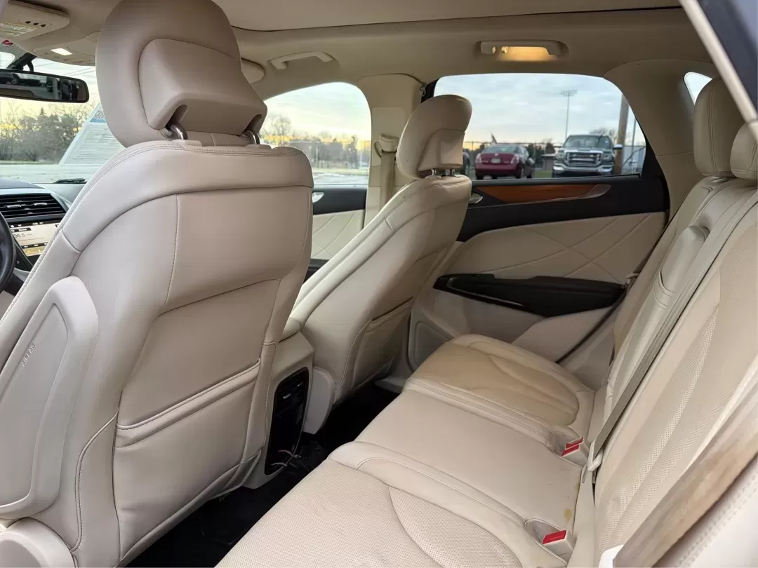 2016 Lincoln MKC Reserve (5LMCJ3D91GU) with an Other engine, located at 8750 N County Rd 25A, Piqua, OH, 45356, (937) 908-9800, 40.164391, -84.232513 - **Discover the Perfect Blend of Luxury and Functionality with the 2016 Lincoln MKC Reserve at Advantage Car and Credit - Piqua**<br /> <br /> Are you searching for a vehicle that seamlessly blends sophisticated style with everyday practicality? Look no further than the 2016 Lincoln MKC Reserve, avai - Photo#10