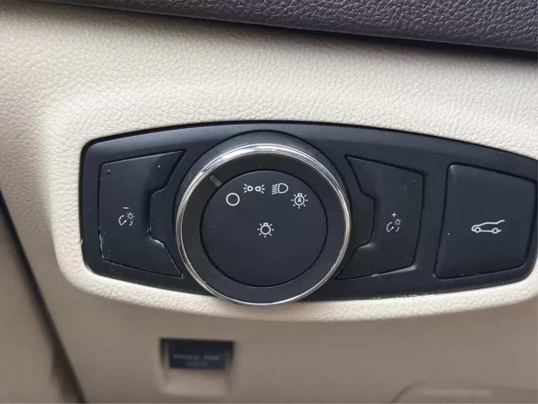 2016 Lincoln MKC Reserve (5LMCJ3D91GU) with an Other engine, located at 8750 N County Rd 25A, Piqua, OH, 45356, (937) 908-9800, 40.164391, -84.232513 - **Discover the Perfect Blend of Luxury and Functionality with the 2016 Lincoln MKC Reserve at Advantage Car and Credit - Piqua**<br /> <br /> Are you searching for a vehicle that seamlessly blends sophisticated style with everyday practicality? Look no further than the 2016 Lincoln MKC Reserve, avai - Photo#17