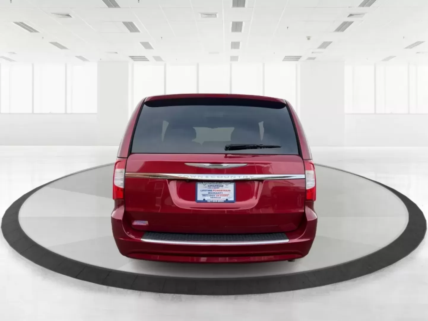 2015 Chrysler Town and Country Touring (2C4RC1BG4FR) with an 3.6L V-6 DOHC engine, located at 8750 N County Rd 25A, Piqua, OH, 45356, (937) 908-9800, 40.164391, -84.232513 - If you're searching for the perfect family vehicle that combines spaciousness, comfort, and advanced features, look no further than the 2015 Chrysler Town and Country Touring van available at Advantage Car and Credit in Piqua, OH. This passenger van is an ideal solution for growing families who ne - Photo#3