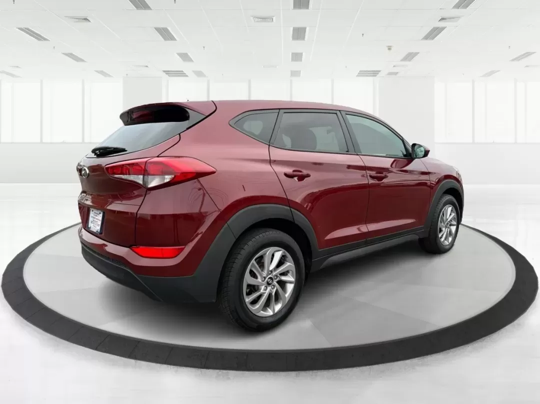 2018 Hyundai Tucson SE (KM8J23A42JU) with an Nu 2L I-4 gasoline direct injection engine, located at 8750 N County Rd 25A, Piqua, OH, 45356, (937) 908-9800, 40.164391, -84.232513 - **Explore the Open Road with the 2018 Hyundai Tucson at Advantage Car and Credit Piqua, OH**<br /> <br /> Are you ready to elevate your driving experience? Whether you're a growing family in need of extra space, a daily commuter looking for efficiency, or an adventure seeker craving weekend road tr - Photo#2