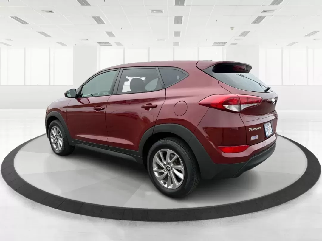 2018 Hyundai Tucson SE (KM8J23A42JU) with an Nu 2L I-4 gasoline direct injection engine, located at 8750 N County Rd 25A, Piqua, OH, 45356, (937) 908-9800, 40.164391, -84.232513 - **Explore the Open Road with the 2018 Hyundai Tucson at Advantage Car and Credit Piqua, OH**<br /> <br /> Are you ready to elevate your driving experience? Whether you're a growing family in need of extra space, a daily commuter looking for efficiency, or an adventure seeker craving weekend road tr - Photo#4