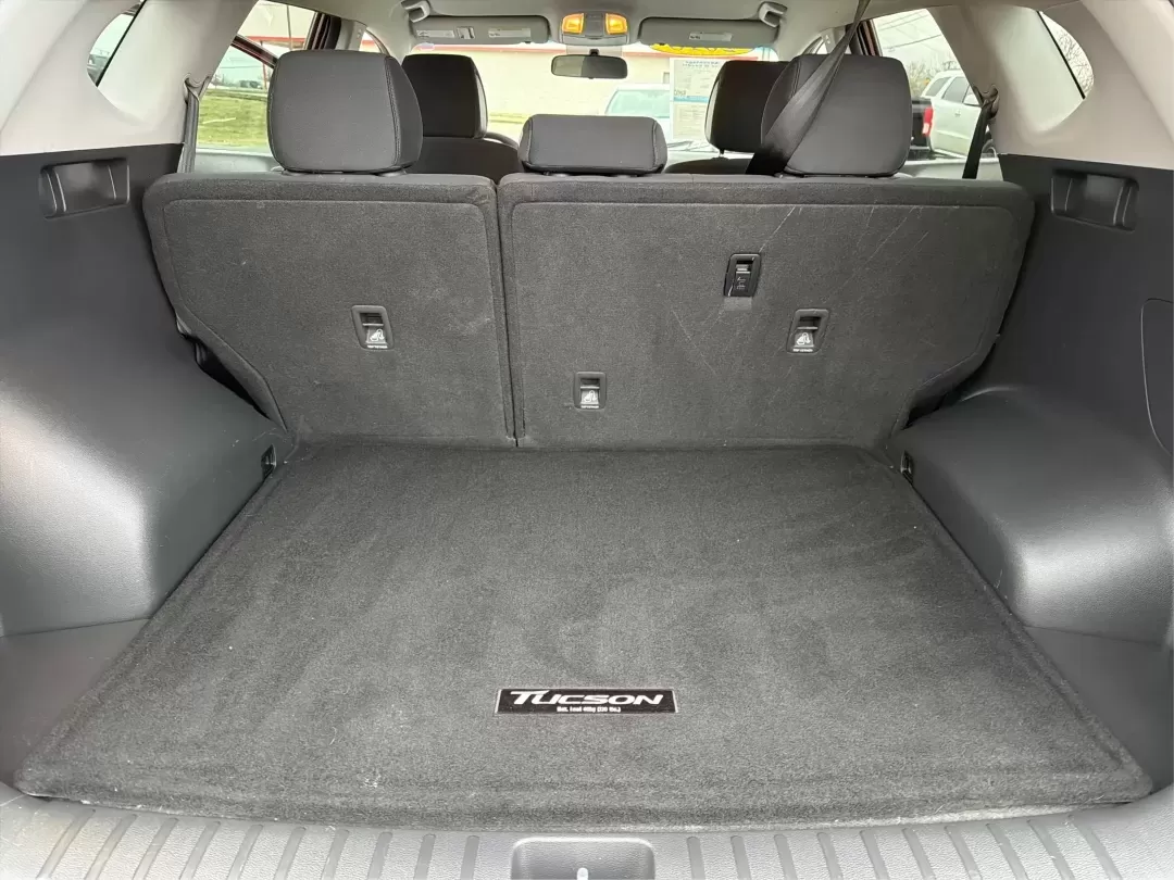 2018 Hyundai Tucson SE (KM8J23A42JU) with an Nu 2L I-4 gasoline direct injection engine, located at 8750 N County Rd 25A, Piqua, OH, 45356, (937) 908-9800, 40.164391, -84.232513 - **Explore the Open Road with the 2018 Hyundai Tucson at Advantage Car and Credit Piqua, OH**<br /> <br /> Are you ready to elevate your driving experience? Whether you're a growing family in need of extra space, a daily commuter looking for efficiency, or an adventure seeker craving weekend road tr - Photo#12