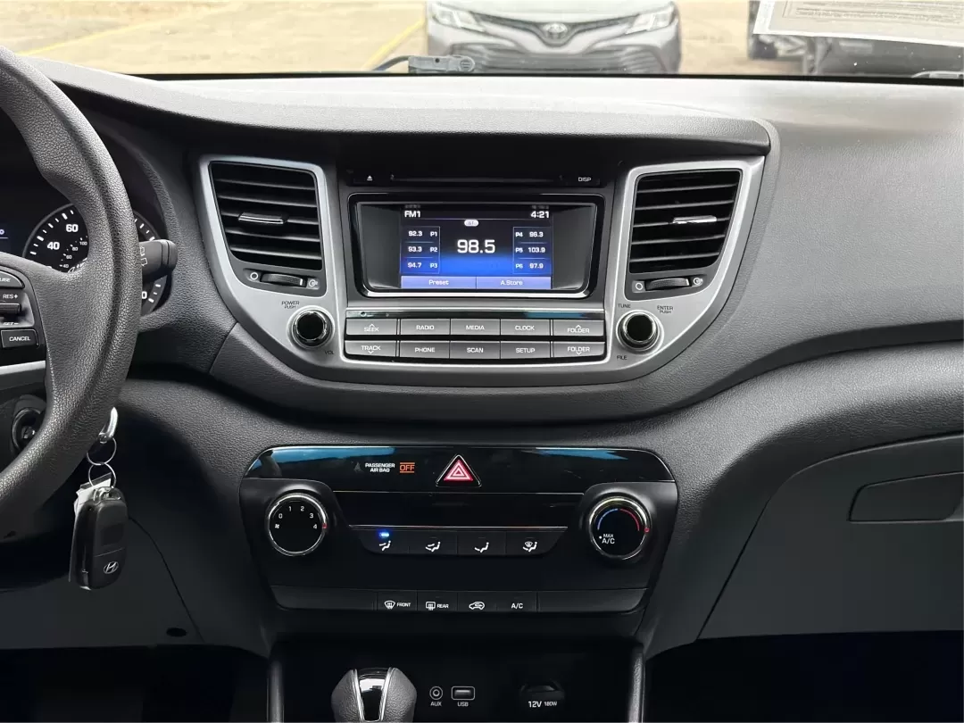 2018 Hyundai Tucson SE (KM8J23A42JU) with an Nu 2L I-4 gasoline direct injection engine, located at 8750 N County Rd 25A, Piqua, OH, 45356, (937) 908-9800, 40.164391, -84.232513 - **Explore the Open Road with the 2018 Hyundai Tucson at Advantage Car and Credit Piqua, OH**<br /> <br /> Are you ready to elevate your driving experience? Whether you're a growing family in need of extra space, a daily commuter looking for efficiency, or an adventure seeker craving weekend road tr - Photo#13