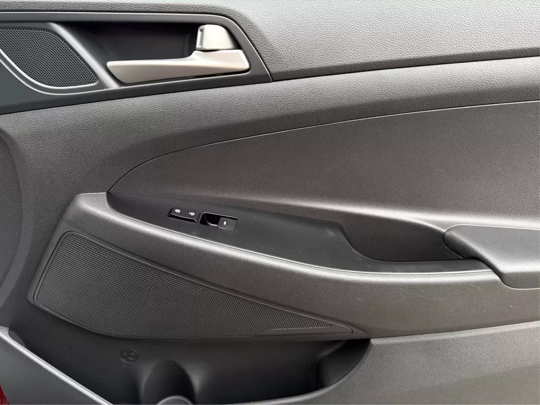 2018 Hyundai Tucson SE (KM8J23A42JU) with an Nu 2L I-4 gasoline direct injection engine, located at 8750 N County Rd 25A, Piqua, OH, 45356, (937) 908-9800, 40.164391, -84.232513 - **Explore the Open Road with the 2018 Hyundai Tucson at Advantage Car and Credit Piqua, OH**<br /> <br /> Are you ready to elevate your driving experience? Whether you're a growing family in need of extra space, a daily commuter looking for efficiency, or an adventure seeker craving weekend road tr - Photo#18