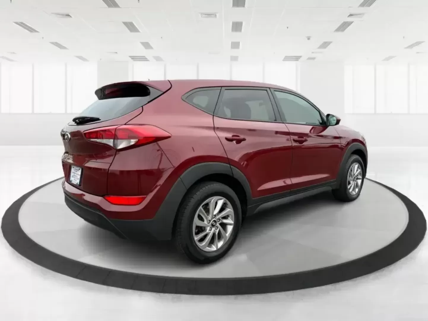 2018 Hyundai Tucson SE (KM8J23A42JU) with an Nu 2L I-4 gasoline direct injection engine, 6A transmission, located at 8750 N County Rd 25A, Piqua, OH, 45356, (937) 908-9800, 40.164391, -84.232513 - **Explore the Open Road with the 2018 Hyundai Tucson at Advantage Car and Credit Piqua, OH**<br /> <br /> Are you ready to elevate your driving experience? Whether you're a growing family in need of extra space, a daily commuter looking for efficiency, or an adventure seeker craving weekend road tr - Photo#2