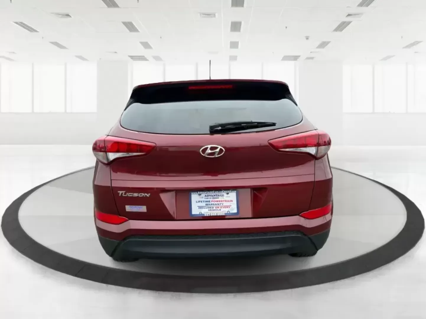 2018 Hyundai Tucson SE (KM8J23A42JU) with an Nu 2L I-4 gasoline direct injection engine, 6A transmission, located at 8750 N County Rd 25A, Piqua, OH, 45356, (937) 908-9800, 40.164391, -84.232513 - **Explore the Open Road with the 2018 Hyundai Tucson at Advantage Car and Credit Piqua, OH**<br /> <br /> Are you ready to elevate your driving experience? Whether you're a growing family in need of extra space, a daily commuter looking for efficiency, or an adventure seeker craving weekend road tr - Photo#3