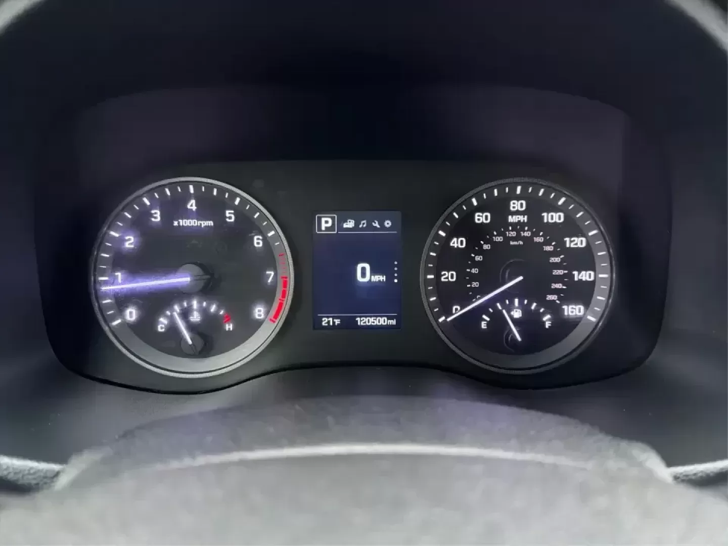 2018 Hyundai Tucson SE (KM8J23A42JU) with an Nu 2L I-4 gasoline direct injection engine, 6A transmission, located at 8750 N County Rd 25A, Piqua, OH, 45356, (937) 908-9800, 40.164391, -84.232513 - **Explore the Open Road with the 2018 Hyundai Tucson at Advantage Car and Credit Piqua, OH**<br /> <br /> Are you ready to elevate your driving experience? Whether you're a growing family in need of extra space, a daily commuter looking for efficiency, or an adventure seeker craving weekend road tr - Photo#15