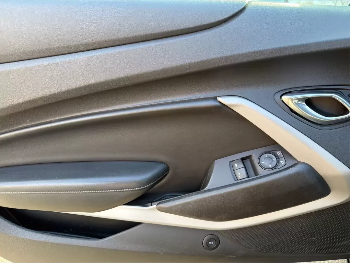 2019 Chevrolet Camaro (1G1FB1RS8K0) with an Other engine, located at 1230 East Main St, Xenia, OH, 45385, (937) 908-9800, 39.688026, -83.910172 - **Unleash Your Inner Adventurer with the 2019 Chevrolet Camaro 1LT at Advantage Car and Credit - Piqua!**<br /> <br /> Are you ready to take your driving experience to the next level? Whether you're seeking the thrill of the open road on weekends or need a stylish and reliable coupe for your daily c - Photo#16