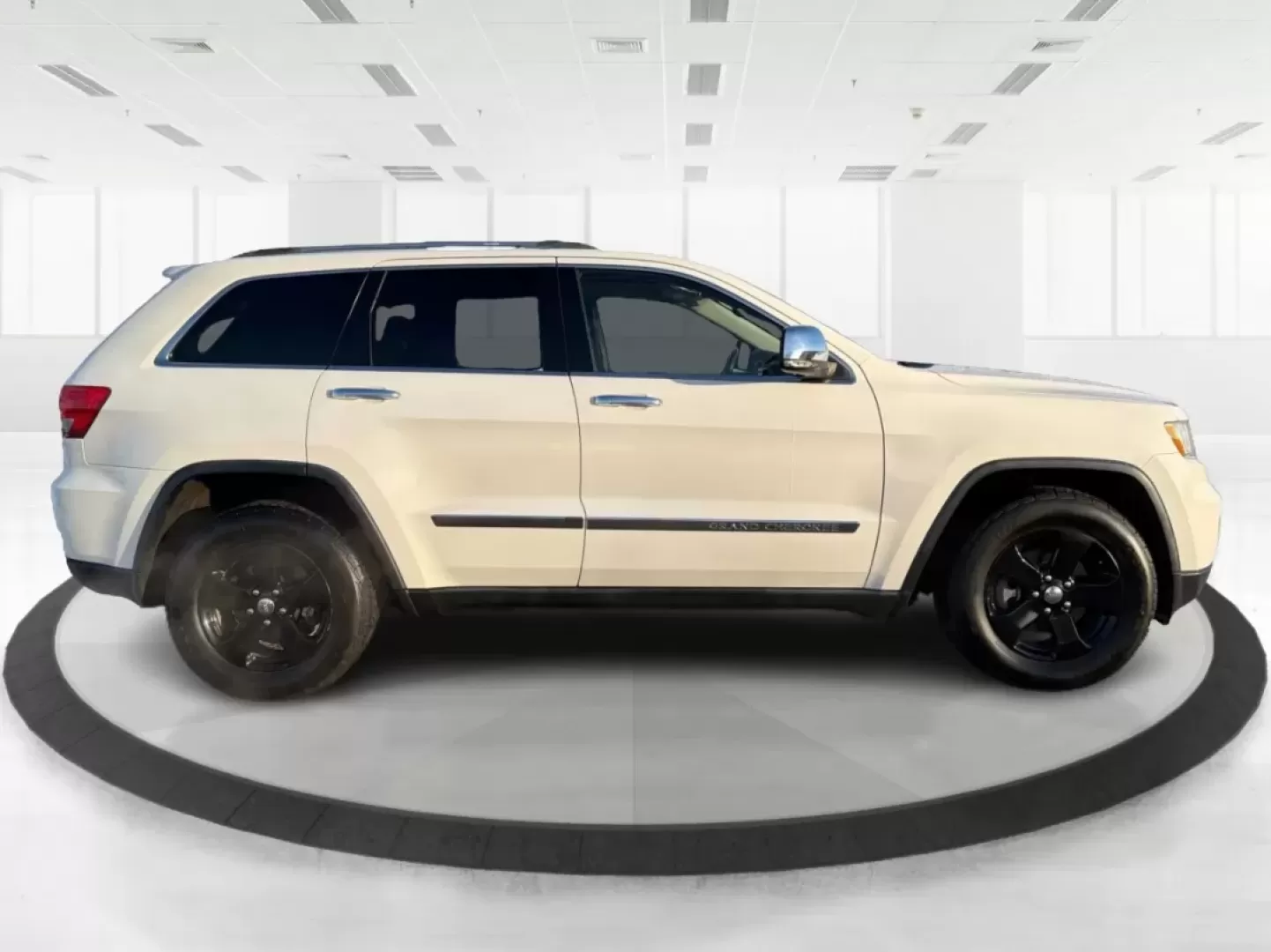 2011 Jeep Grand Cherokee Limited (1J4RR5GG7BC) with an Other engine, located at 1951 S Dayton Lakeview Rd., New Carlisle, OH, 45344, (937) 908-9800, 39.890999, -84.050255 - **Experience the Ultimate Adventure with This 2011 Jeep Grand Cherokee Limited!**<br /> <br /> Are you ready to elevate your weekend adventures and daily commutes? The 2011 Jeep Grand Cherokee Limited is designed for those who crave both versatility and luxury, making it the perfect choice for famil - Photo#1