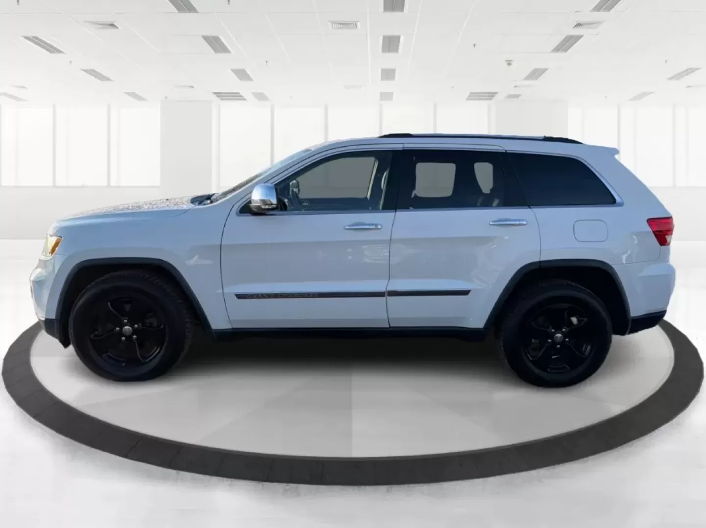 2011 Jeep Grand Cherokee Limited (1J4RR5GG7BC) with an Other engine, located at 1951 S Dayton Lakeview Rd., New Carlisle, OH, 45344, (937) 908-9800, 39.890999, -84.050255 - **Experience the Ultimate Adventure with This 2011 Jeep Grand Cherokee Limited!**<br /> <br /> Are you ready to elevate your weekend adventures and daily commutes? The 2011 Jeep Grand Cherokee Limited is designed for those who crave both versatility and luxury, making it the perfect choice for famil - Photo#5