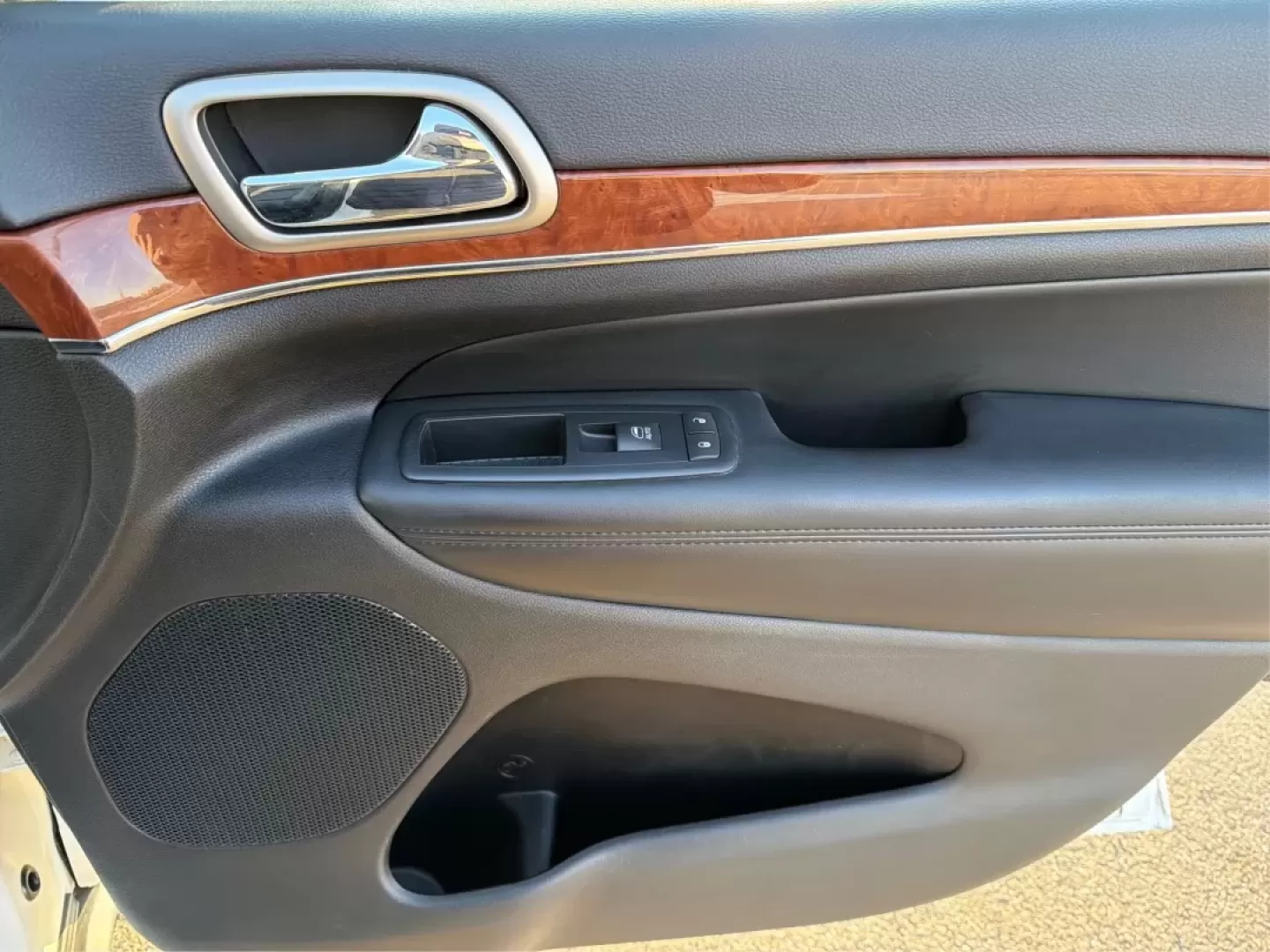 2011 Jeep Grand Cherokee Limited (1J4RR5GG7BC) with an Other engine, located at 1951 S Dayton Lakeview Rd., New Carlisle, OH, 45344, (937) 908-9800, 39.890999, -84.050255 - **Experience the Ultimate Adventure with This 2011 Jeep Grand Cherokee Limited!**<br /> <br /> Are you ready to elevate your weekend adventures and daily commutes? The 2011 Jeep Grand Cherokee Limited is designed for those who crave both versatility and luxury, making it the perfect choice for famil - Photo#20