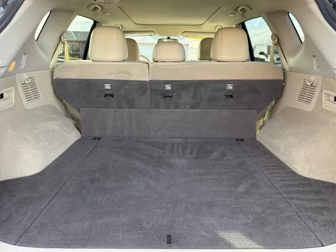 2018 Nissan Murano Platinum (5N1AZ2MGXJN) with an 3.5L V-6 DOHC engine, located at 880 E. National Road, Vandalia, OH, 45377, (937) 908-9800, 39.891918, -84.183594 - **Adventure Awaits with the 2018 Nissan Murano Platinum at Advantage Car and Credit - Vandalia!**<br /> <br /> Are you ready to elevate your driving experience while enjoying the perfect blend of style, comfort, and reliability? The 2018 Nissan Murano Platinum is not just a vehicle; it's the key to - Photo#12