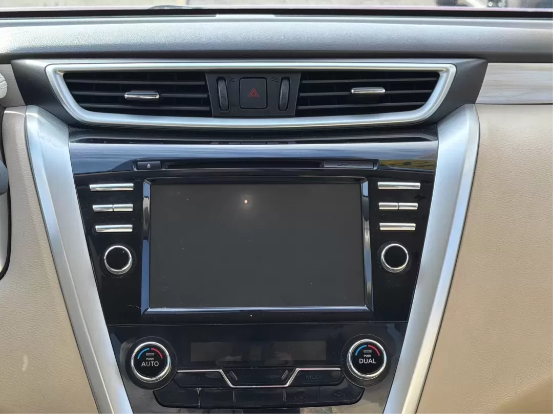 2018 Nissan Murano Platinum (5N1AZ2MGXJN) with an 3.5L V-6 DOHC engine, located at 880 E. National Road, Vandalia, OH, 45377, (937) 908-9800, 39.891918, -84.183594 - **Adventure Awaits with the 2018 Nissan Murano Platinum at Advantage Car and Credit - Vandalia!**<br /> <br /> Are you ready to elevate your driving experience while enjoying the perfect blend of style, comfort, and reliability? The 2018 Nissan Murano Platinum is not just a vehicle; it's the key to - Photo#13