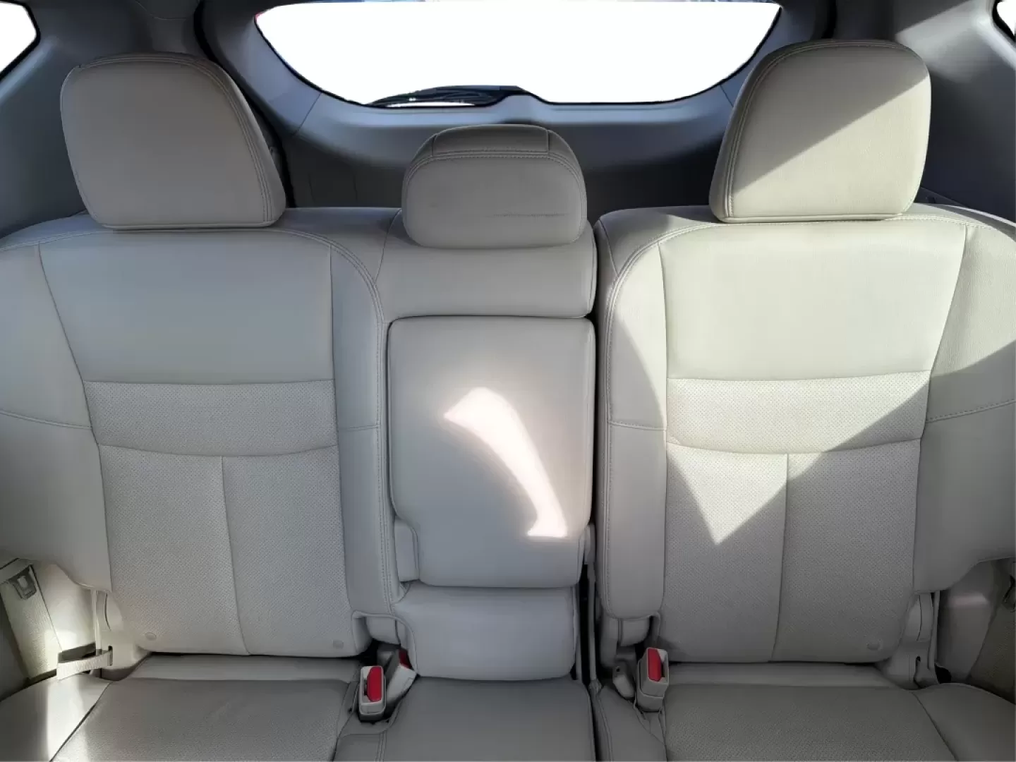 2018 Nissan Murano Platinum (5N1AZ2MGXJN) with an 3.5L V-6 DOHC engine, CVT transmission, located at 880 E. National Road, Vandalia, OH, 45377, (937) 908-9800, 39.891918, -84.183594 - **Adventure Awaits with the 2018 Nissan Murano Platinum at Advantage Car and Credit - Vandalia!**<br /> <br /> Are you ready to elevate your driving experience while enjoying the perfect blend of style, comfort, and reliability? The 2018 Nissan Murano Platinum is not just a vehicle; it's the key to - Photo#14