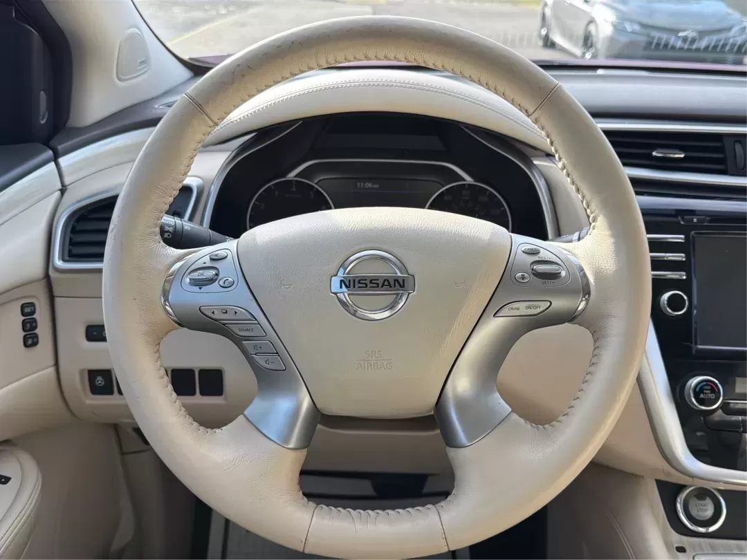 2018 Nissan Murano Platinum (5N1AZ2MGXJN) with an 3.5L V-6 DOHC engine, located at 880 E. National Road, Vandalia, OH, 45377, (937) 908-9800, 39.891918, -84.183594 - **Adventure Awaits with the 2018 Nissan Murano Platinum at Advantage Car and Credit - Vandalia!**<br /> <br /> Are you ready to elevate your driving experience while enjoying the perfect blend of style, comfort, and reliability? The 2018 Nissan Murano Platinum is not just a vehicle; it's the key to - Photo#16