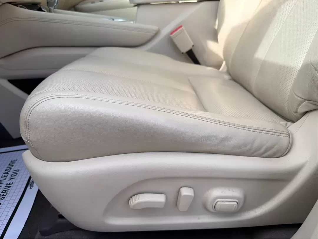 2018 Nissan Murano Platinum (5N1AZ2MGXJN) with an 3.5L V-6 DOHC engine, located at 880 E. National Road, Vandalia, OH, 45377, (937) 908-9800, 39.891918, -84.183594 - **Adventure Awaits with the 2018 Nissan Murano Platinum at Advantage Car and Credit - Vandalia!**<br /> <br /> Are you ready to elevate your driving experience while enjoying the perfect blend of style, comfort, and reliability? The 2018 Nissan Murano Platinum is not just a vehicle; it's the key to - Photo#17