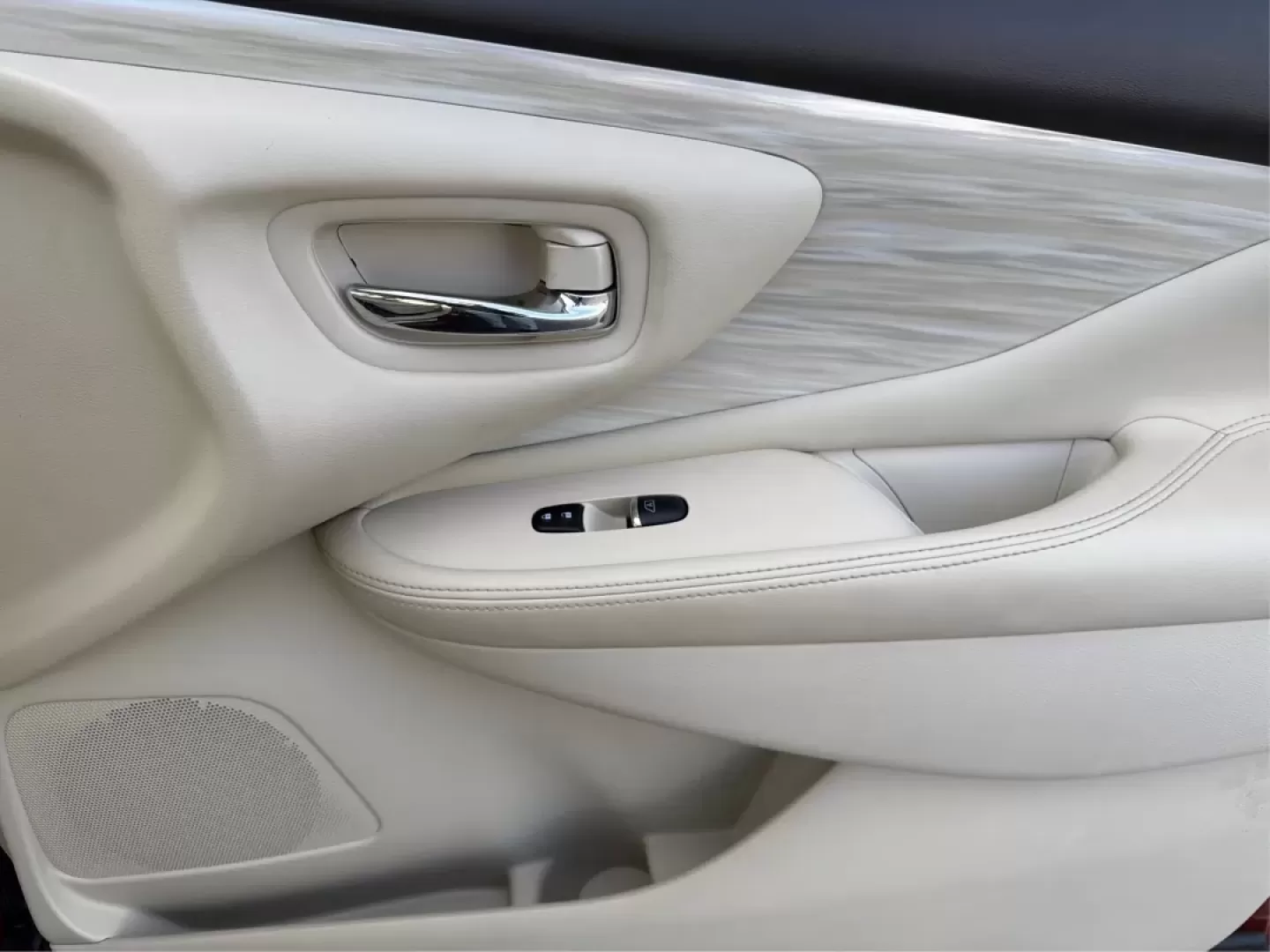 2018 Nissan Murano Platinum (5N1AZ2MGXJN) with an 3.5L V-6 DOHC engine, CVT transmission, located at 880 E. National Road, Vandalia, OH, 45377, (937) 908-9800, 39.891918, -84.183594 - **Adventure Awaits with the 2018 Nissan Murano Platinum at Advantage Car and Credit - Vandalia!**<br /> <br /> Are you ready to elevate your driving experience while enjoying the perfect blend of style, comfort, and reliability? The 2018 Nissan Murano Platinum is not just a vehicle; it's the key to - Photo#19