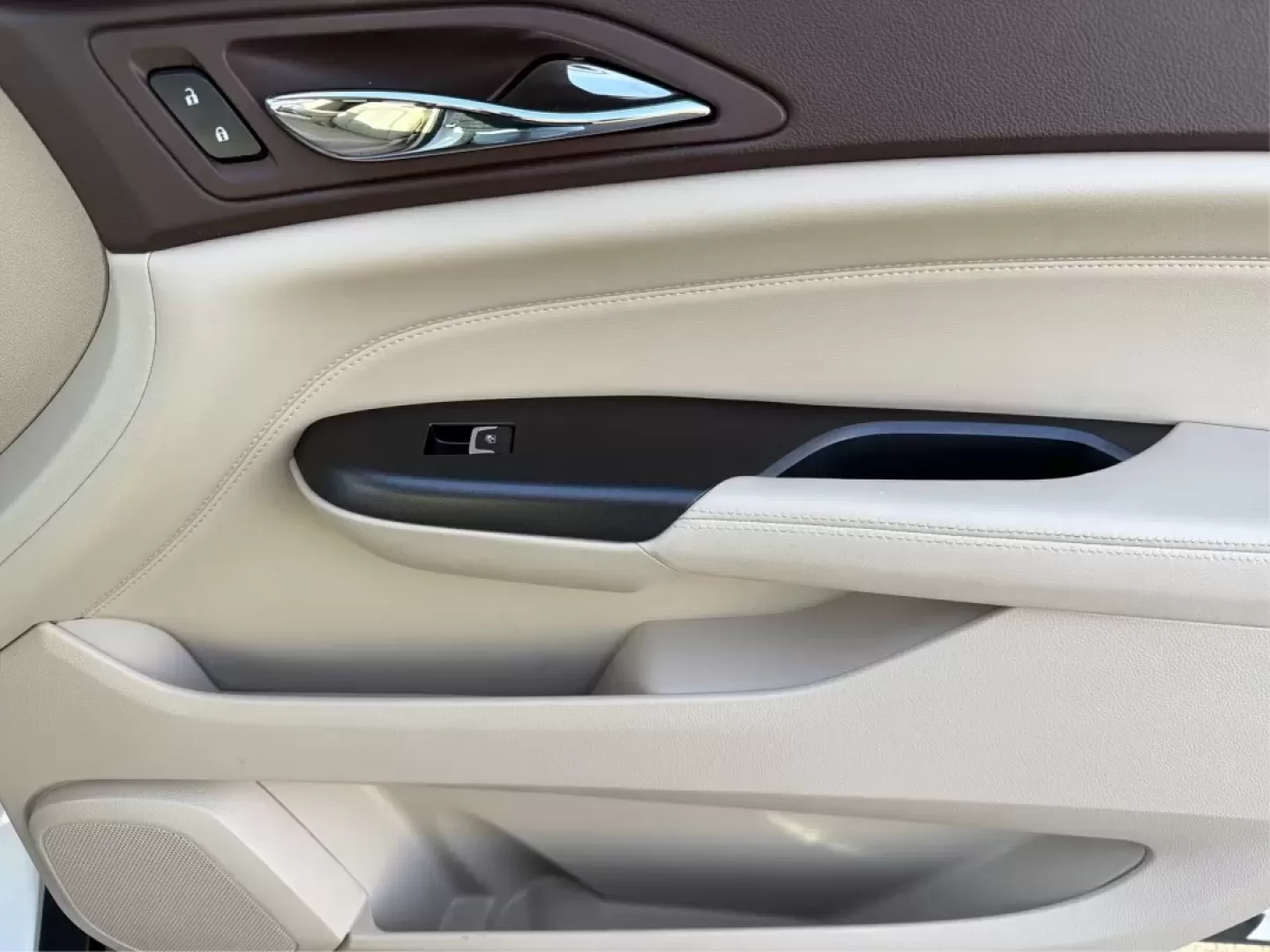 2016 Cadillac SRX Luxury Collection (3GYFNBE37GS) with an 3.6L V-6 gasoline direct injection engine, located at 8750 N County Rd 25A, Piqua, OH, 45356, (937) 908-9800, 40.164391, -84.232513 - **Elevate Your Journey: Own the 2016 Cadillac SRX Luxury Collection SUV Today!**<br /> <br /> Are you in search of a sophisticated vehicle that embraces both practicality and luxury? Look no further than this stunning 2016 Cadillac SRX Luxury Collection SUV, available now at Advantage Car and Credit - Photo#20