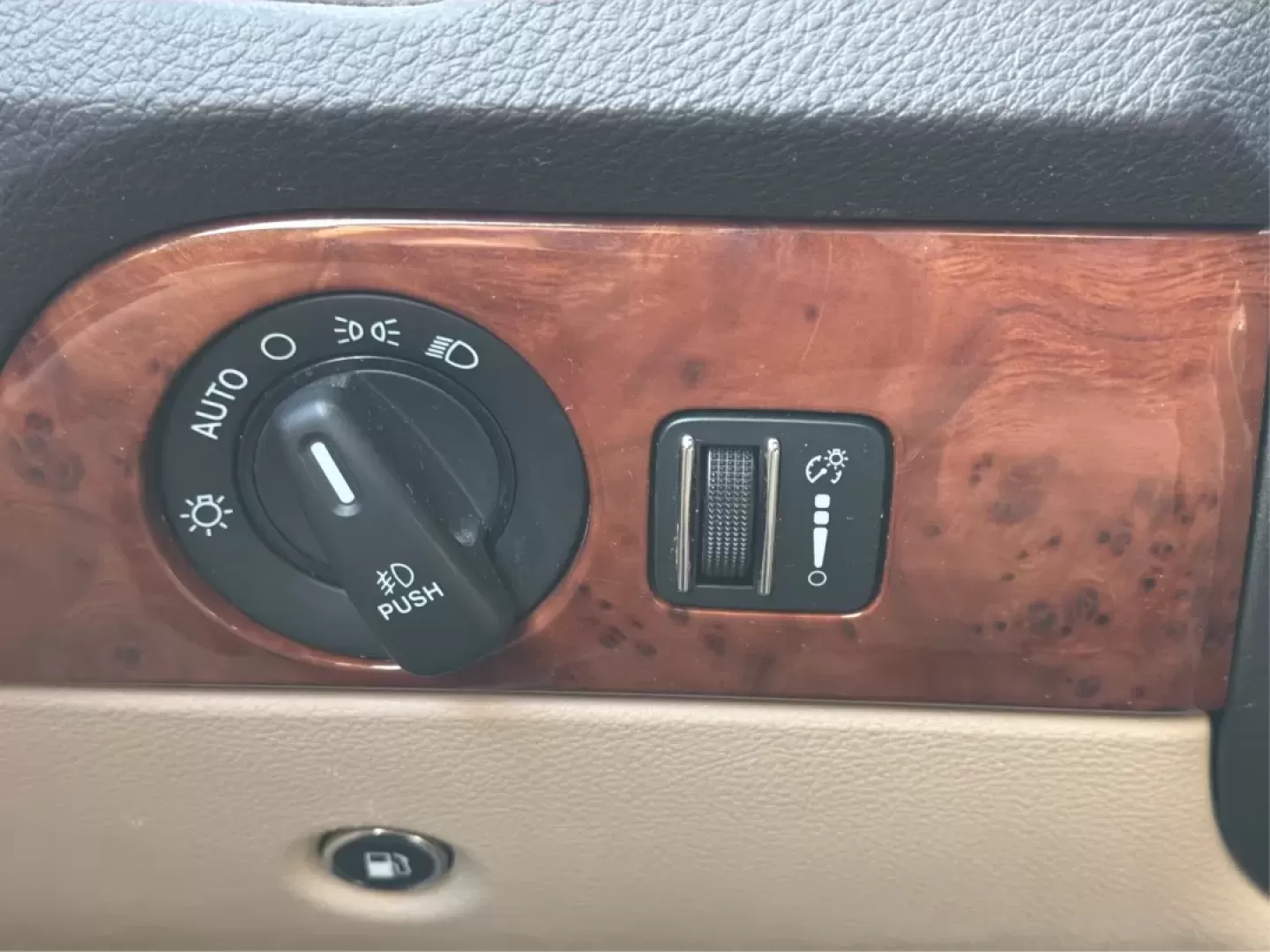 2014 Dodge Durango Limited (1C4RDJDG8EC) with an Other engine, located at 1230 East Main St, Xenia, OH, 45385, (937) 908-9800, 39.688026, -83.910172 - **Explore the Open Road in Style: 2014 Dodge Durango Limited Your Adventure Awaits!**<br /> <br /> Are you ready to elevate your driving experience? The 2014 Dodge Durango Limited, available at Advantage Car and Credit - Piqua, is the perfect blend of comfort, power, and versatility for families an - Photo#17