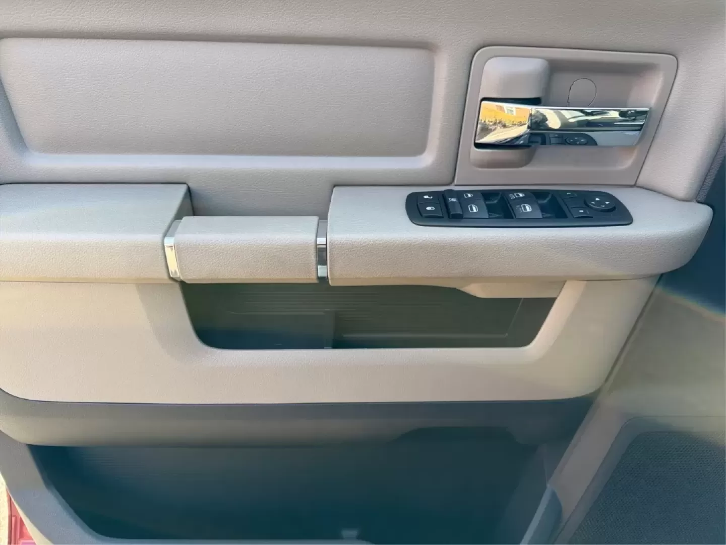 2011 Ram Ram 1500 SLT (1D7RV1GT7BS) with an HEMI 5.7L V-8 variable valve control engine, 5-Speed Automatic transmission, located at 8750 N County Rd 25A, Piqua, OH, 45356, (937) 908-9800, 40.164391, -84.232513 - **Unleash Adventure with the 2011 Ram 1500 SLT at Advantage Car and Credit - Piqua!**<br /> <br /> Are you ready to elevate your driving experience? Whether you're navigating busy city streets, embarking on weekend adventures, or tackling home improvement projects, the 2011 Ram 1500 SLT is the truck - Photo#18