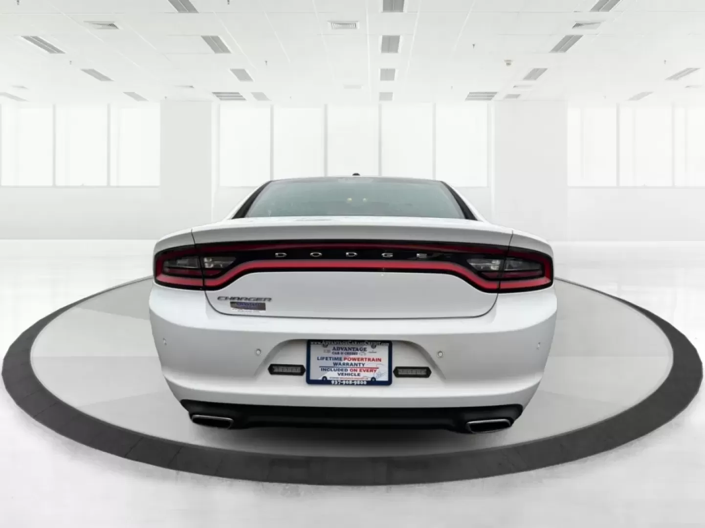 2015 Dodge Charger (2C3CDXBG3FH) with an 3.6L V-6 DOHC engine, located at 1099 N County Rd 25A , Troy, OH, 45373, (937) 908-9800, 40.057079, -84.212883 - Experience the thrill of the open road with the 2015 Dodge Charger SE, a powerful sedan that perfectly balances performance and comfort. This vehicle is an ideal choice for those looking to elevate their daily commute or make unforgettable road trips. Whether you're navigating through the charming s - Photo#3