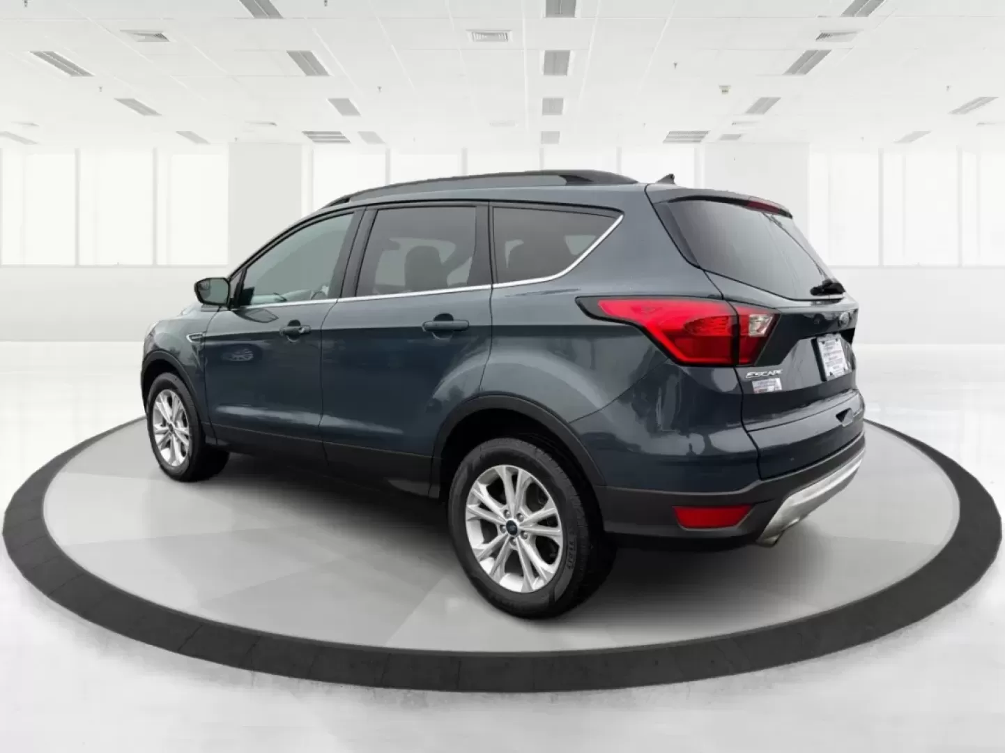 2019 Ford Escape SEL 4WD (1FMCU9HD4KU) with an 1.5L L4 DOHC 16V engine, 6-Speed Automatic transmission, located at 4508 South Dixie Dr, Moraine, OH, 45439, (937) 908-9800, 39.689976, -84.218452 - **Adventure Awaits in the 2019 Ford Escape SEL 4WD: Your Next Family SUV!**<br /> <br /> Embrace the thrill of adventure without compromising comfort and safety with the 2019 Ford Escape SEL 4WD, now available at Advantage Car and Credit - Moraine. Perfect for growing families or anyone seeking a ve - Photo#4