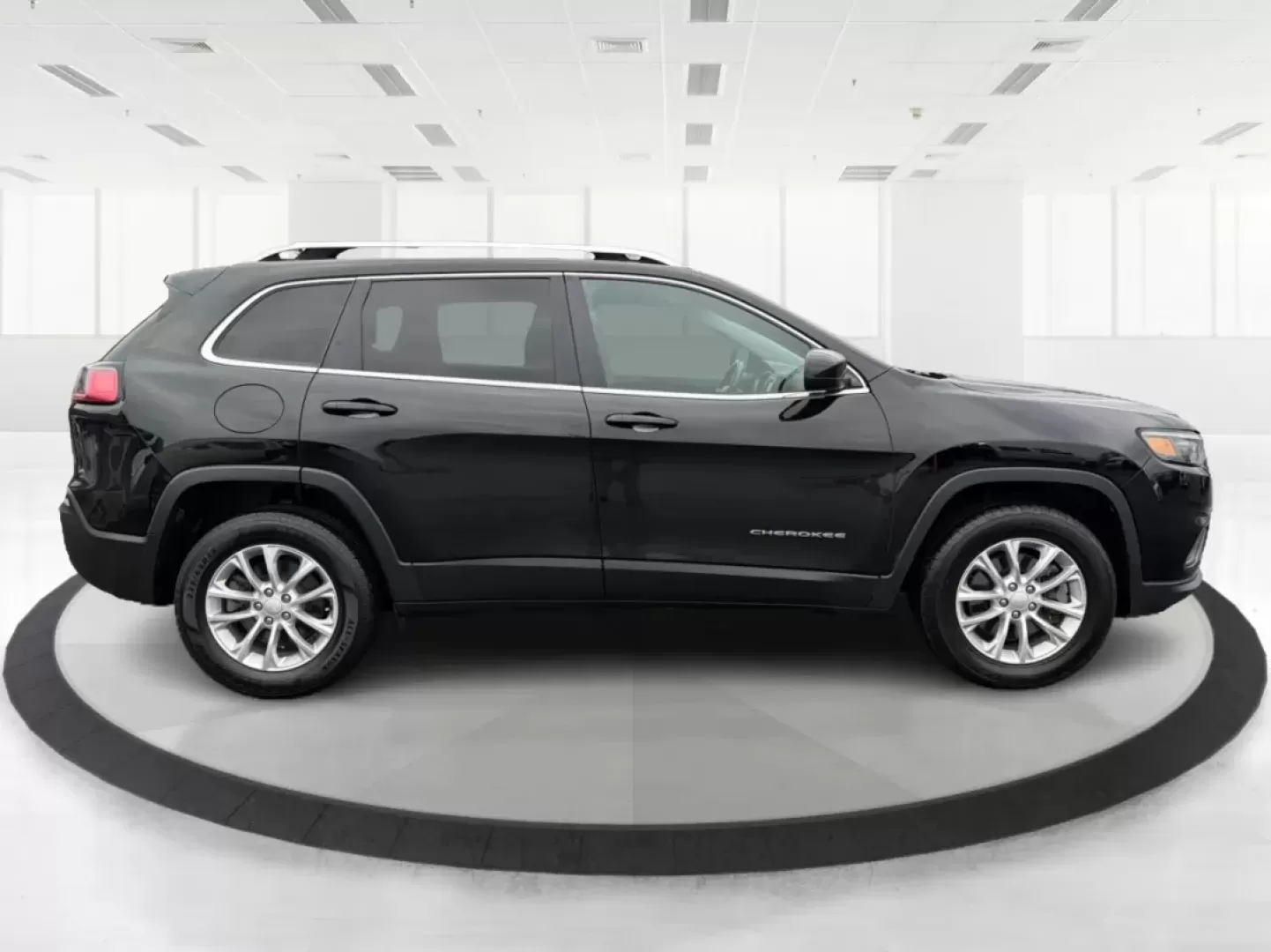 2019 Jeep Cherokee Latitude 4x4 (1C4PJMCB5KD) with an Other engine, located at 4508 South Dixie Dr, Moraine, OH, 45439, (937) 908-9800, 39.689976, -84.218452 - Are you in search of the perfect vehicle to enhance your adventurous lifestyle? Look no further! Advantage Car and Credit in Moraine, OH, presents the ideal ride for those who love exploration and family time alike: the 2019 Jeep Cherokee Latitude 4x4. With its robust capability and family-friendly - Photo#1