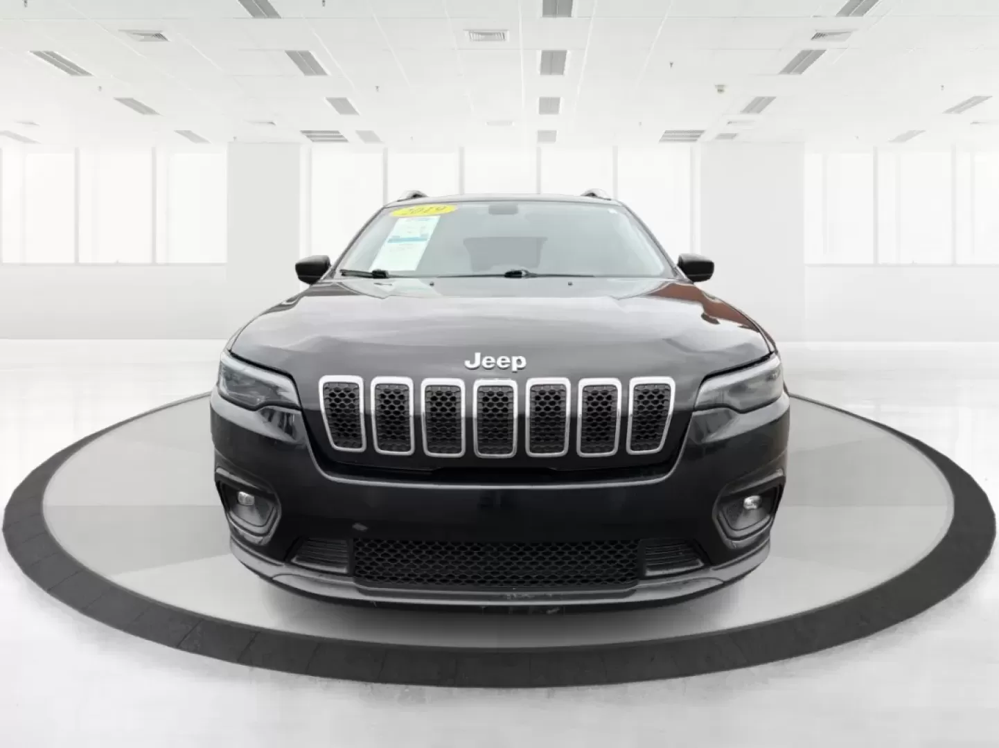 2019 Jeep Cherokee Latitude 4x4 (1C4PJMCB5KD) with an Other engine, located at 4508 South Dixie Dr, Moraine, OH, 45439, (937) 908-9800, 39.689976, -84.218452 - Are you in search of the perfect vehicle to enhance your adventurous lifestyle? Look no further! Advantage Car and Credit in Moraine, OH, presents the ideal ride for those who love exploration and family time alike: the 2019 Jeep Cherokee Latitude 4x4. With its robust capability and family-friendly - Photo#7