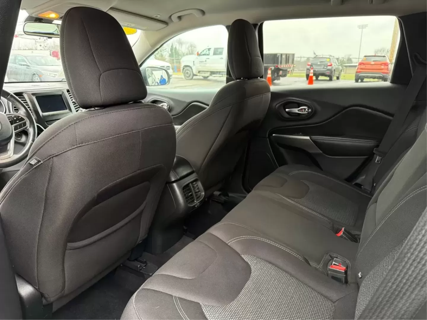 2019 Jeep Cherokee Latitude 4x4 (1C4PJMCB5KD) with an Other engine, located at 4508 South Dixie Dr, Moraine, OH, 45439, (937) 908-9800, 39.689976, -84.218452 - Are you in search of the perfect vehicle to enhance your adventurous lifestyle? Look no further! Advantage Car and Credit in Moraine, OH, presents the ideal ride for those who love exploration and family time alike: the 2019 Jeep Cherokee Latitude 4x4. With its robust capability and family-friendly - Photo#10