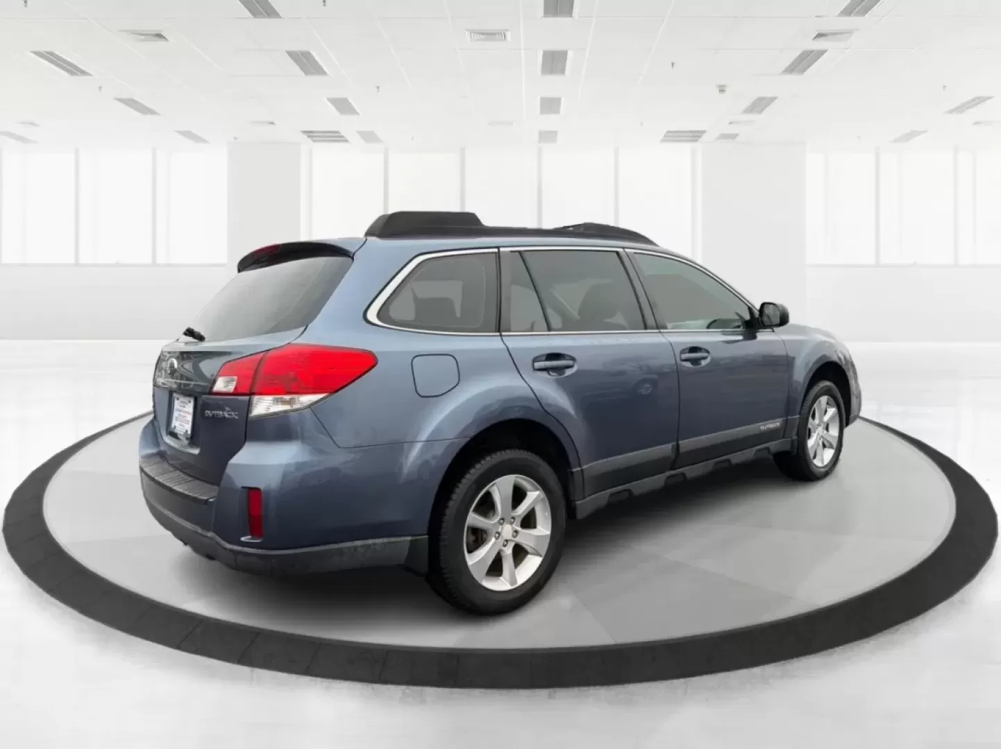 2014 Subaru Outback 2.5i (4S4BRCAC5E3) with an 2.5L H-4 DOHC engine, Continuously Variable Transmission (CVT) transmission, located at 1230 East Main St, Xenia, OH, 45385, (937) 908-9800, 39.688026, -83.910172 - **Adventure Awaits with the 2014 Subaru Outback 2.5i at Advantage Car and Credit - Xenia!**<br /> <br /> Are you ready to elevate your lifestyle with a vehicle designed for both comfort and adventure? The 2014 Subaru Outback 2.5i is your perfect companion for weekend getaways, family road trips, or - Photo#2