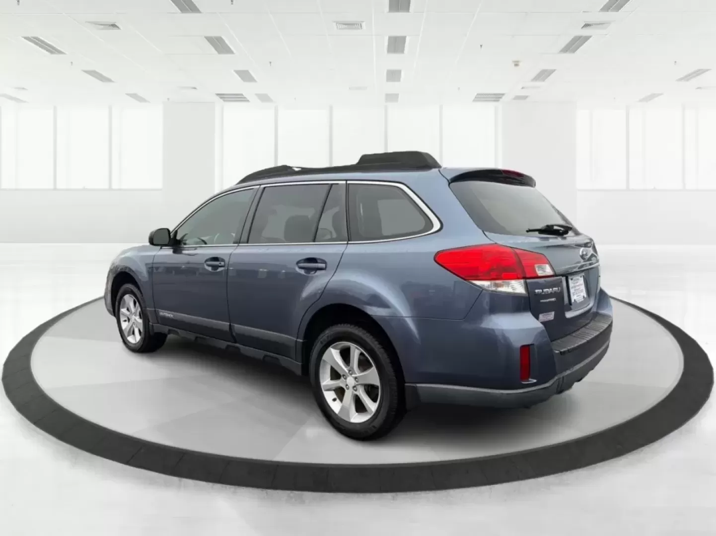 2014 Subaru Outback 2.5i (4S4BRCAC5E3) with an 2.5L H-4 DOHC engine, Continuously Variable Transmission (CVT) transmission, located at 1230 East Main St, Xenia, OH, 45385, (937) 908-9800, 39.688026, -83.910172 - **Adventure Awaits with the 2014 Subaru Outback 2.5i at Advantage Car and Credit - Xenia!**<br /> <br /> Are you ready to elevate your lifestyle with a vehicle designed for both comfort and adventure? The 2014 Subaru Outback 2.5i is your perfect companion for weekend getaways, family road trips, or - Photo#4