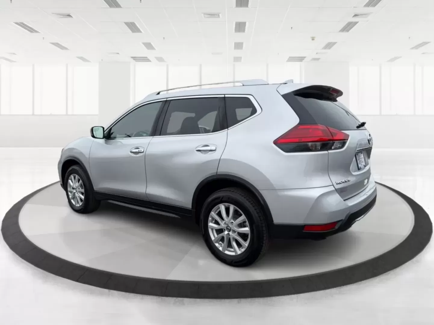 2017 Nissan Rogue SV (JN8AT2MV5HW) with an 2.5L I-4 DOHC engine, located at 401 Woodman Dr, Riverside, OH, 45431, (937) 908-9800, 39.760899, -84.123421 - **Explore the Open Road with the 2017 Nissan Rogue SV Your Perfect Family SUV!**<br /> <br /> Are you looking for a vehicle that effortlessly combines style, practicality, and versatility? The 2017 Nissan Rogue SV is the ultimate choice for growing families and adventure seekers alike. With its spa - Photo#4