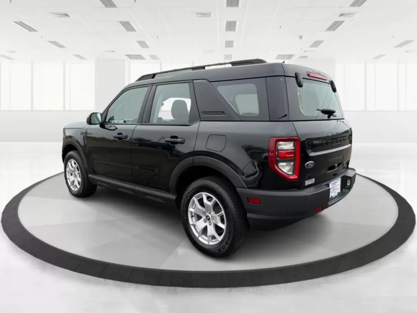 2021 Ford Bronco Sport Base (3FMCR9A63MR) with an 1.5L L3 engine, 8A transmission, located at 1230 East Main St, Xenia, OH, 45385, (937) 908-9800, 39.688026, -83.910172 - Experience adventure like never before with the rugged 2021 Ford Bronco Sport Base, now available at Advantage Car and Credit in Xenia, OH! Perfect for outdoor enthusiasts and weekend warriors, this versatile SUV is designed to handle both urban streets and off-road trails. With stylish elegance and - Photo#4