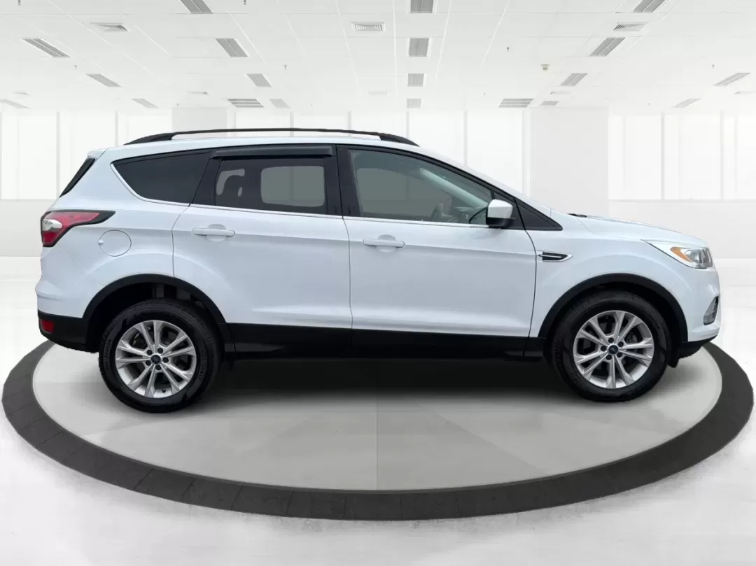 2017 Ford Escape SE (1FMCU0GDXHU) with an Other engine, located at 1184 Kauffman Ave, Fairborn, OH, 45324, (937) 908-9800, 39.807072, -84.030914 - ### Discover Your Next Adventure with the 2017 Ford Escape SE at Advantage Car and Credit - Fairborn<br /> <br /> Are you ready to elevate your daily commute or embark on your next weekend adventure? Look no further than the **2017 Ford Escape SE**, now available at **Advantage Car and Credit** in F - Photo#1