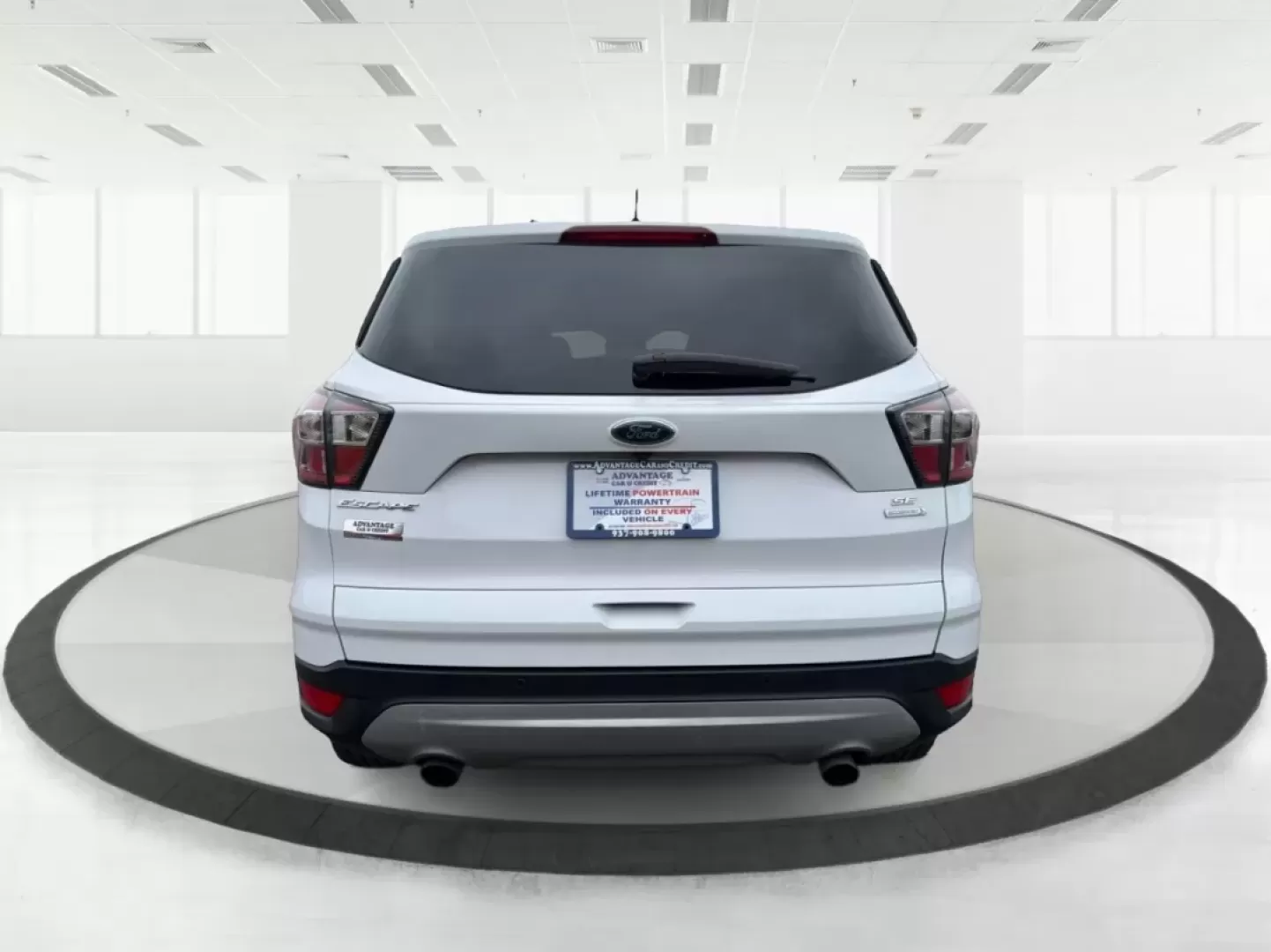 2017 Ford Escape SE (1FMCU0GDXHU) with an 1.5L L4 DOHC 16V engine, 6A transmission, located at 1184 Kauffman Ave, Fairborn, OH, 45324, (937) 908-9800, 39.807072, -84.030914 - ### Discover Your Next Adventure with the 2017 Ford Escape SE at Advantage Car and Credit - Fairborn<br /> <br /> Are you ready to elevate your daily commute or embark on your next weekend adventure? Look no further than the **2017 Ford Escape SE**, now available at **Advantage Car and Credit** in F - Photo#3