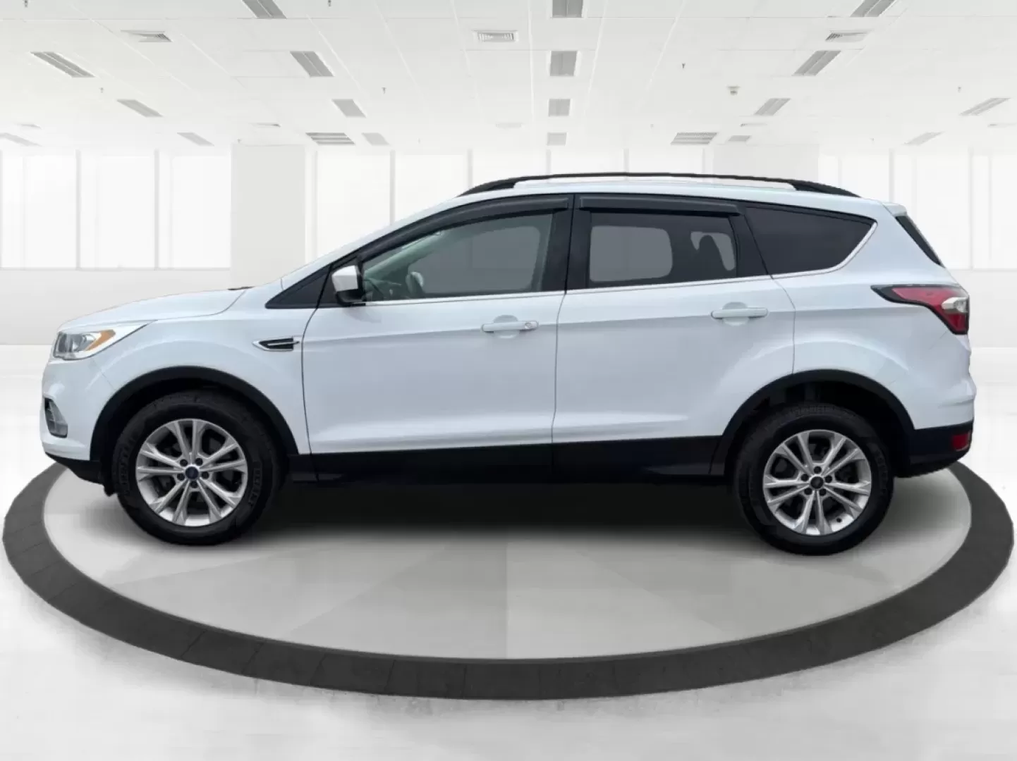 2017 Ford Escape SE (1FMCU0GDXHU) with an 1.5L L4 DOHC 16V engine, 6A transmission, located at 1184 Kauffman Ave, Fairborn, OH, 45324, (937) 908-9800, 39.807072, -84.030914 - ### Discover Your Next Adventure with the 2017 Ford Escape SE at Advantage Car and Credit - Fairborn<br /> <br /> Are you ready to elevate your daily commute or embark on your next weekend adventure? Look no further than the **2017 Ford Escape SE**, now available at **Advantage Car and Credit** in F - Photo#5