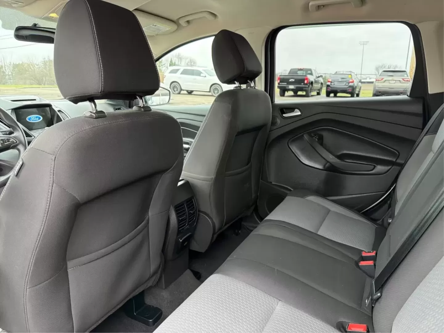 2017 Ford Escape SE (1FMCU0GDXHU) with an 1.5L L4 DOHC 16V engine, 6A transmission, located at 1184 Kauffman Ave, Fairborn, OH, 45324, (937) 908-9800, 39.807072, -84.030914 - ### Discover Your Next Adventure with the 2017 Ford Escape SE at Advantage Car and Credit - Fairborn<br /> <br /> Are you ready to elevate your daily commute or embark on your next weekend adventure? Look no further than the **2017 Ford Escape SE**, now available at **Advantage Car and Credit** in F - Photo#10