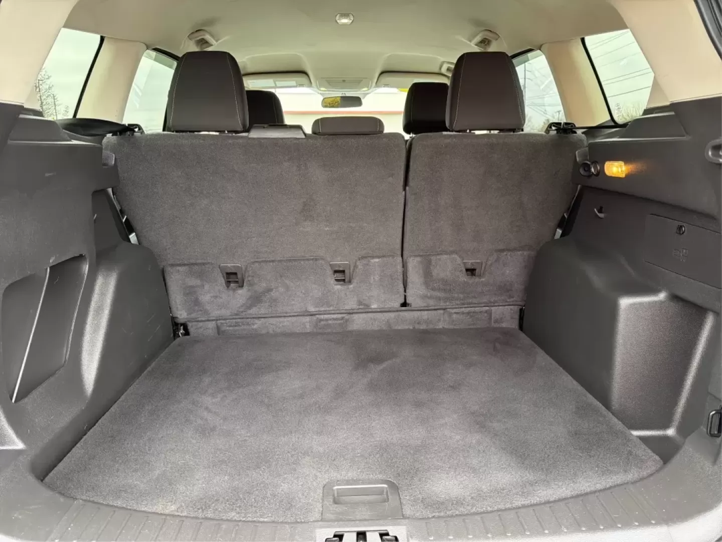 2017 Ford Escape SE (1FMCU0GDXHU) with an 1.5L L4 DOHC 16V engine, 6A transmission, located at 1184 Kauffman Ave, Fairborn, OH, 45324, (937) 908-9800, 39.807072, -84.030914 - ### Discover Your Next Adventure with the 2017 Ford Escape SE at Advantage Car and Credit - Fairborn<br /> <br /> Are you ready to elevate your daily commute or embark on your next weekend adventure? Look no further than the **2017 Ford Escape SE**, now available at **Advantage Car and Credit** in F - Photo#12