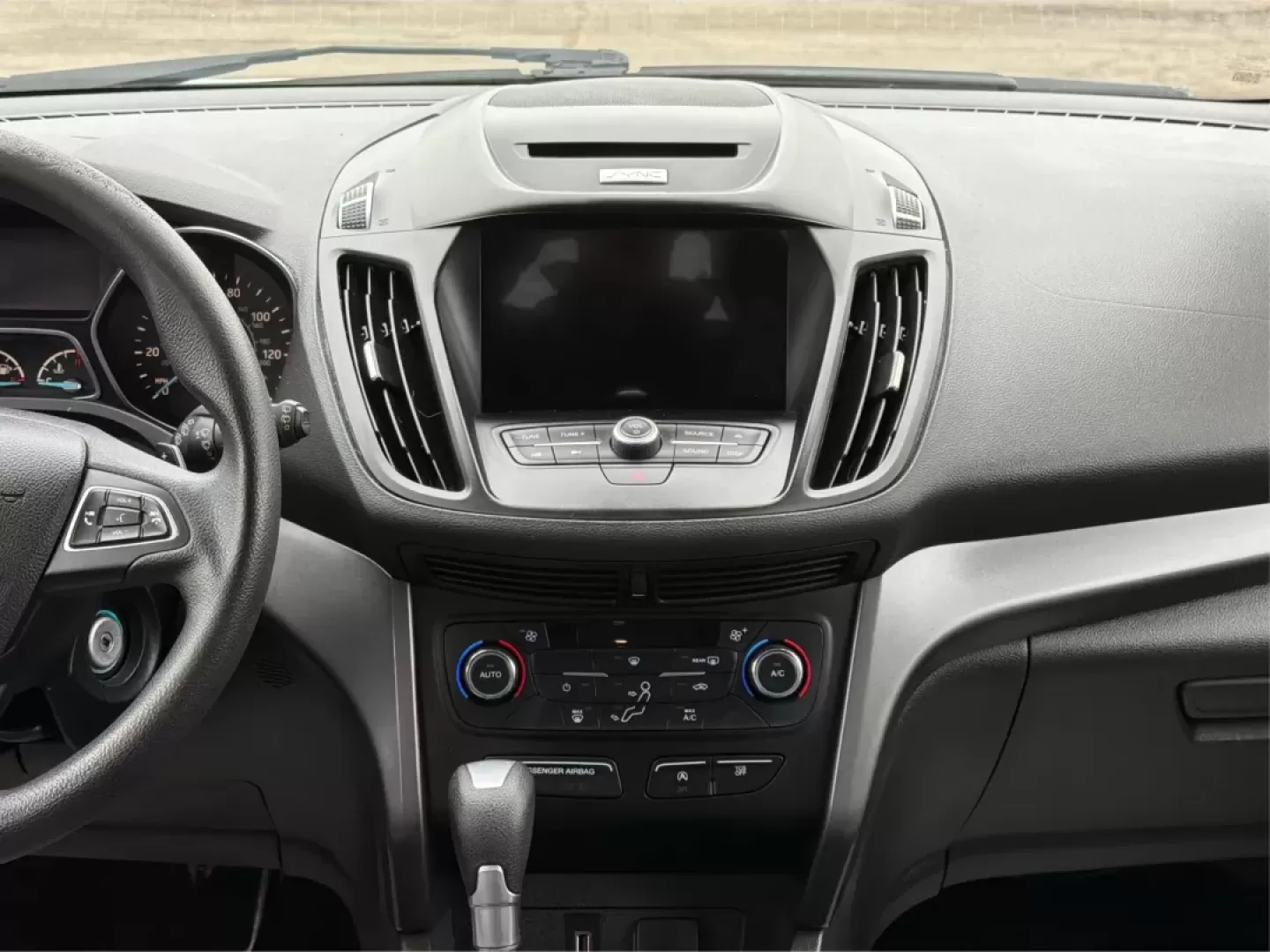 2017 Ford Escape SE (1FMCU0GDXHU) with an 1.5L L4 DOHC 16V engine, 6A transmission, located at 1184 Kauffman Ave, Fairborn, OH, 45324, (937) 908-9800, 39.807072, -84.030914 - ### Discover Your Next Adventure with the 2017 Ford Escape SE at Advantage Car and Credit - Fairborn<br /> <br /> Are you ready to elevate your daily commute or embark on your next weekend adventure? Look no further than the **2017 Ford Escape SE**, now available at **Advantage Car and Credit** in F - Photo#13