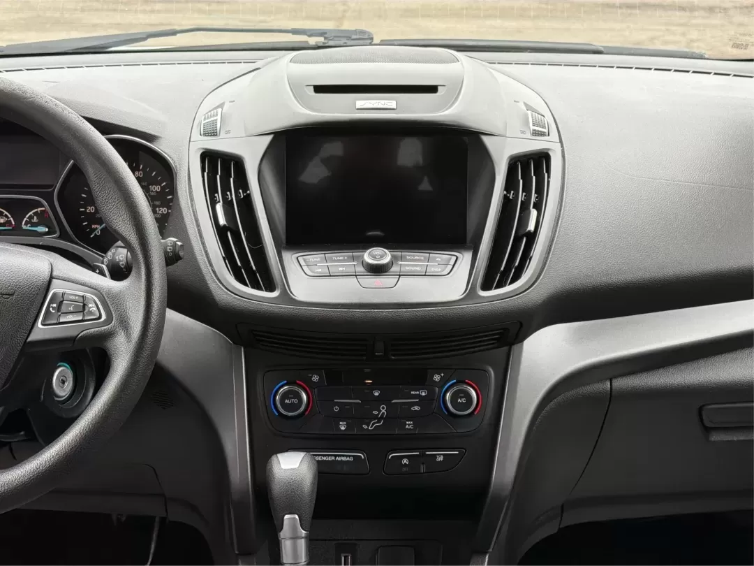 2017 Ford Escape SE (1FMCU0GDXHU) with an Other engine, located at 1184 Kauffman Ave, Fairborn, OH, 45324, (937) 908-9800, 39.807072, -84.030914 - ### Discover Your Next Adventure with the 2017 Ford Escape SE at Advantage Car and Credit - Fairborn<br /> <br /> Are you ready to elevate your daily commute or embark on your next weekend adventure? Look no further than the **2017 Ford Escape SE**, now available at **Advantage Car and Credit** in F - Photo#13