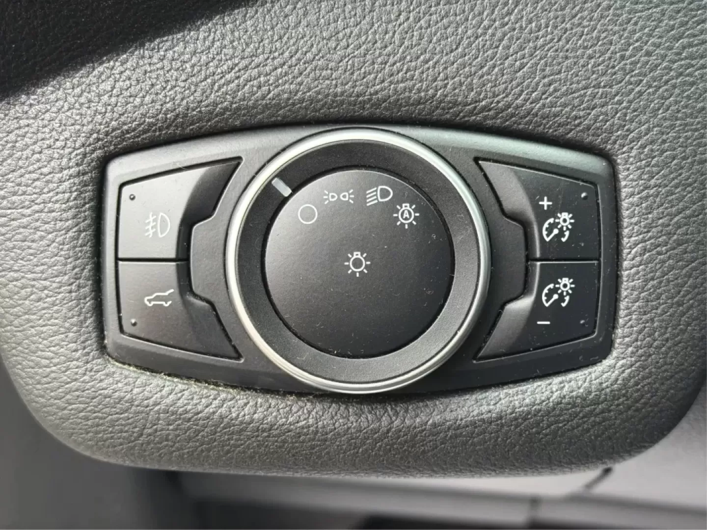 2017 Ford Escape SE (1FMCU0GDXHU) with an 1.5L L4 DOHC 16V engine, 6A transmission, located at 1184 Kauffman Ave, Fairborn, OH, 45324, (937) 908-9800, 39.807072, -84.030914 - ### Discover Your Next Adventure with the 2017 Ford Escape SE at Advantage Car and Credit - Fairborn<br /> <br /> Are you ready to elevate your daily commute or embark on your next weekend adventure? Look no further than the **2017 Ford Escape SE**, now available at **Advantage Car and Credit** in F - Photo#17